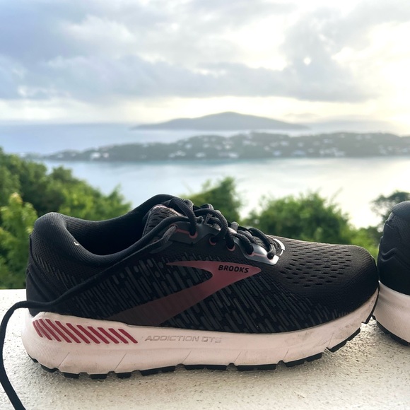 Brooks Women's Running Shoe 9.5 Addiction GTS 15 Almost new! - Picture 5 of 8